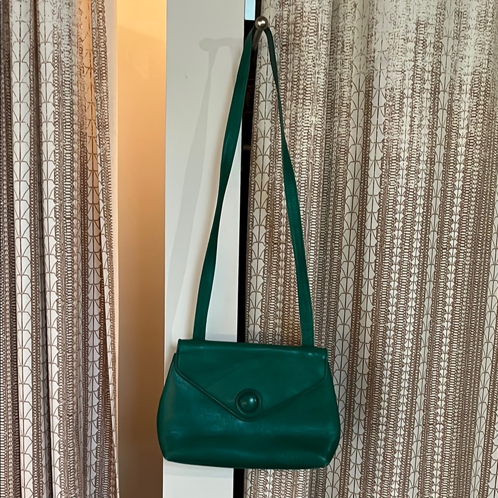 Emerald Green Shoulder Bag with Classic Design